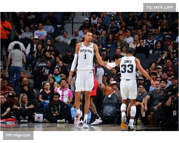 马刺139-120击败独行侠，文班亚马34分东契奇33分